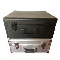 Boîte de rangement pour cartes de jeu et cartes de sport en aluminium de luxe sur mesure avec fermeture à bouton