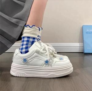 Sneakers da <span class=keywords><strong>donna</strong></span> bianche <span class=keywords><strong>Star</strong></span> del nuovo stile in scarpe Sole spesse di tendenza con scarpe da ginnastica stringate - Product Image 2