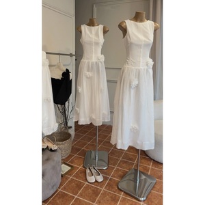 Vestido Blanco con Volantes y Flores 100% Poliéster (Falda y Malla) + 65% Poliéster 35% Rayón (Busto) Suministro al por Mayor - Product Image 1