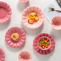 Ensemble de vaisselle en céramique style crème nordique, design irrégulier à bordure dentelée, esthétique Instagram, bols et assiettes