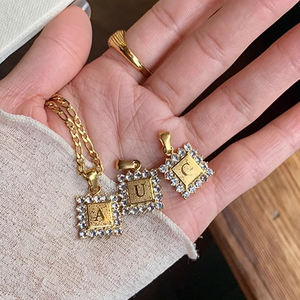 Diamant Alphabet Rectangle Pendentif Collier Femmes <span class=keywords><strong>En</strong></span> Acier Inoxydable Bijoux Lettre Collier avec <span class=keywords><strong>Initiale</strong></span> collier <span class=keywords><strong>initiale</strong></span> lettre - Product Image 2