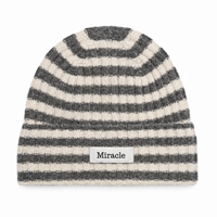 Gorro de Invierno Estilo Y2K con Rayas en Contraste y Etiqueta Tejida para Mujer, Ideal para Fiestas y Compras