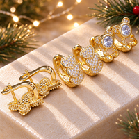 Lot de 3 paires de boucles d'oreilles créoles huggie en laiton plaqué or 18 carats avec zircone cubique, motifs cœur, trèfle et ours, bijoux pour femmes, vente en gros, OEM, personnalisable
