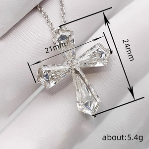 Collana con Ciondolo in Cristallo per Donne, Choker Lussuoso Scintillante, Gioiello Elegante e alla Moda per Uso Quotidiano - Product Image 4