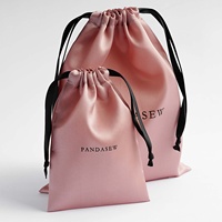 PandaSew Vente en gros de pochettes à bijoux en satin rose avec cordon de serrage, logo personnalisé, 13x10cm, sac anti-poussière