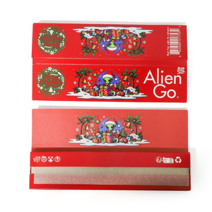 Papier à rouler Alien Go Premium non blanchi brun format King Size à combustion lente, motif de Noël imprimé, 33 feuilles par carnet - Product Image 2