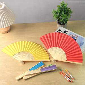 Éventail pliable personnalisé avec logo imprimé sur mesure, design léger et portable pour les cadeaux de fête, les cérémonies de mariage et les événements - Product Image 6