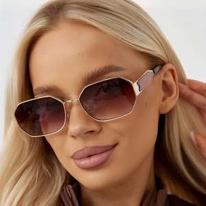 Gafas de Sol Cuadradas Negras Retro 2025 con Logotipo Personalizado para Hombre y Mujer, Gafas de Sol Rectangulares de Metal con Protección UV400 - Product Image 3