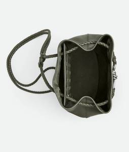 Bottega BV Andiamo Bucket, bolso tipo cubo en piel de becerro sedosa con detalle de nudo distintivo y correa deslizante para el hombro Veneta - Product Image 3