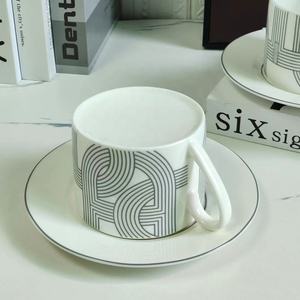 Vente flash : 4 pièces, ensemble de vaisselle de luxe nordique noir et blanc, assiettes en porcelaine avec boîte cadeau - Product Image 6