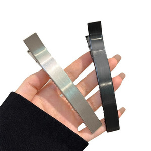 Fermagli per capelli eleganti da donna coreani, fermagli a becco d'anatra in lega per ragazze, accessori moda per coda di cavallo con rivetti da 13 cm - Product Image 1