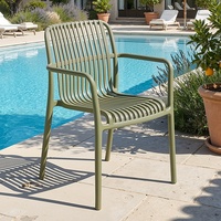 Chaises de jardin modernes, confortables, portables et colorées en plastique pour événements et locations en gros