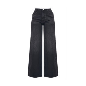 Jeans en denim écologiques à jambe large, luxe discret, tissu de qualité supérieure, texture subtile, volume discret, style décontracté raffiné - Product Image 1