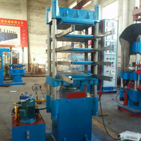 Machine automatique de fabrication de dalles en caoutchouc à quatre plaques chauffantes, pompe à engrenages, pour dalles antidérapantes de terrain de jeux, moulage continu