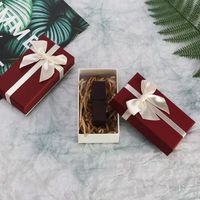 Boîte cadeau rectangulaire rigide de luxe personnalisée avec revêtement UV, idéale pour sac à main, rouge à lèvres, parfum, idée cadeau d'anniversaire, doublure en papier exquis et éponge
