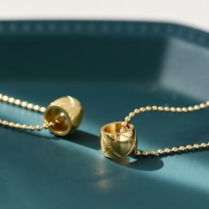 Collier Pendentif Cylindrique Minimaliste en Acier Inoxydable, Motif Croix en Grille de Diamants Romantique pour Anniversaire et Soirée Tendance - Product Image 4