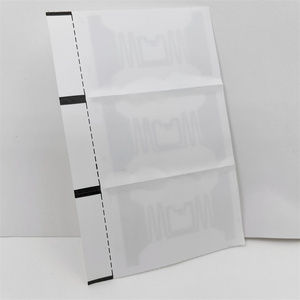 Étiquette adhésive RFID UHF EPC Global Class1 Gen2 personnalisée et durable avec une portée de 3,5 m pour la gestion logistique de détail et les vêtements U8 U9 - Product Image 3