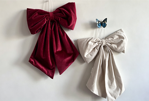 Grande décoration murale en velours fait main, nœud suspendu en bordeaux - Product Image 4