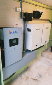 Convertisseur solaire hybride 15 kW avec système de batterie au lithium - Product Image 2