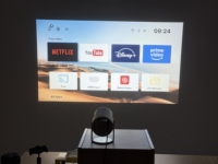 Mini-projecteur portable LCD intelligent sans fil WiFi pour la maison, modèle privé prêt à l'emploi, écran miroir vidéo Android 14, 200 lumens