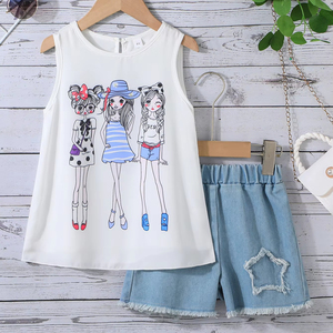 ชุดเสื้อผ้าเด็กผู้หญิงสองชิ้นแบบลำลอง สำหรับเด็กอายุ 3-7 ปี เสื้อแขนกุดผ้าฝ้ายกับกางเกงยีนส์ขาสั้นลายพิมพ์ สำหรับเด็กที่รักแฟชั่น - Product Image 1