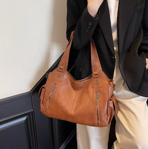 Sac à bandoulière pour femme, style tendance. Le sac fourre-tout est fabriqué en matériau PU. Décoré. Convient à un usage quotidien.0809 - Product Image 1