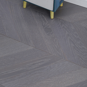 Parquet contrecollé AVANTIMORA en frêne de Manchourie, qualité ABC, 14 mm, aspect vieilli, système clic, motif chevron, pour hôtels de charme - Product Image 2