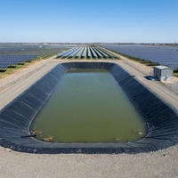 Geomembrana de HDPE Texturizada de 2.0 mm GRI-GM13, Revestimiento Ecológico Anti-UV para Estanques de Peces y Granjas, Marca HuaDun de 61 Años de Experiencia, Pekín