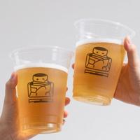 Gobelets en plastique PLA/PET à paroi simple de 8 oz, nervurés, diamètre 90 mm, design gaufré durable, couvercles bombés/plats, impression de logo, café/thé/jus