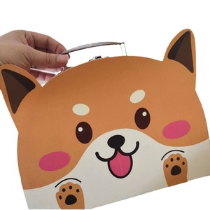 Scatola Regalo per Candele a Forma di Valigia per Bambini, Personalizzabile, in Cartone Riciclato con Manico - Product Image 2