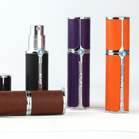 Pulvérisateur à pompe en aluminium F906 5 ml avec gravure personnalisable et flacon rechargeable finition cuir-argent pour les voyages (soins personnels)