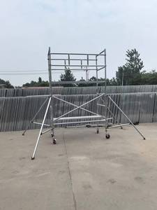 Kit d'échafaudage robuste et <span class=keywords><strong>polyvalent</strong></span> pour la construction, cadre en tube d'acier peint, supports latéraux en aluminium, base réglable - Product Image 4
