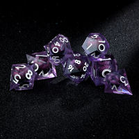 Ensemble de 7 dés en résine liquide faits à la main, dés polyédriques avec numéros dorés pour les jeux de rôle