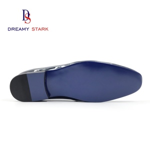 Chaussures pour hommes en cuir véritable brillant, à enfiler, texture luxueuse légère pour l'automne, rivets métalliques, logo personnalisé de haute qualité, originales - Product Image 6