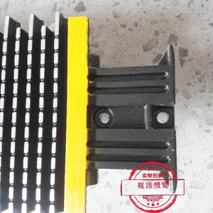 Peldaños Laterales para Escaleras Mecánicas KONE MY-TB1000B Plateados Sin Borde Amarillo, Diseño Moderno y Sencillo, Accionamiento por Tracción - Product Image 3