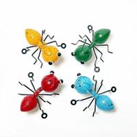 Figurine d'abeille en métal moulé, petite figurine créative d'insecte, modèle animal, ornements pour jardin, parc, pelouse, cour, artisanat en métal de haute qualité