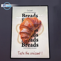 Afficheur LED ultra-plat pour affiches, cadre à ouverture frontale en acrylique et aluminium, idéal pour les menus de boulangeries, cafés et publicités de détail.