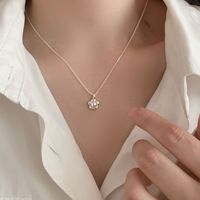 Collier ras du cou ajustable avec pendentif fleur exquis et simple, bijou fantaisie pour femme, cadeau idéal