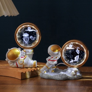 Vente flash Lampe de nuit en résine Astronaute Galaxies Système solaire Sphère <span class=keywords><strong>lumineuse</strong></span> Cristal Lampe pour enfants Luz De Bola De Cristal Décoration d'intérieur - Product Image 6