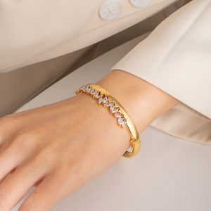 Bracelet en zircon à motif floral et feuilles, doré, pour femme, bijoux de fête, en alliage de zinc, insert sans fin SZ12.23 6 - Product Image 1