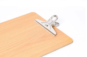 BAJO MOQ A4 A5 Clip Tablero duro Marrón Simple Colgante Bill Escritura Carpeta DE DATOS Enfermería Portapapeles de madera con percha - Product Image 5