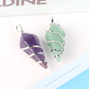 الكريستال فينغشوي المعلقات البندول قلادة سلك الشفاء الطبيعي ملفوفة الصف مسدس المنشور نقطة السائبة سحر الكوارتز - Product Image 3