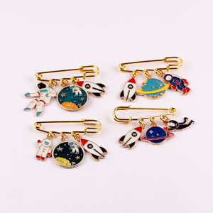 Broches en métal créatives, motif astronaute, planète, fusée, bijoux de mode unisexe, accessoire cadeau - Product Image 5