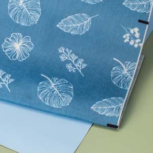 シンプルな葉柄スパンレース不織布軽量ブルー使い捨てタオル素材 - Product Image 5