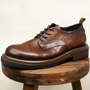 Chaussures de ville pour hommes de style britannique, rétro, polies à la main, effet vieilli, patchwork, plateforme, semelle épaisse, à enfiler, imperméables - Product Image 1