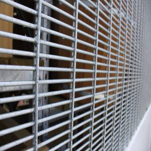 รั้วรักษาความปลอดภัยป้องกันการปีนเขาแบบคลาสสิกเคลือบพีวีซี7ft เหล็กธรรมชาติดีไซน์รั้วกลางแจ้งทนทาน358 - Product Image 2