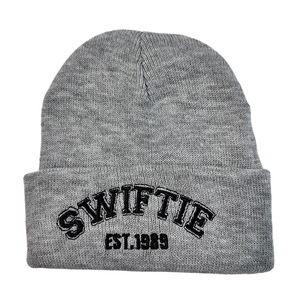 Nouveau bonnet en tricot rose, violet, gris, noir, pour femme, printemps, automne, hiver, populaire, <span class=keywords><strong>mode</strong></span> féminine, cadeau pour les fans <span class=keywords><strong>de</strong></span> Swiftie 1989, pour <span class=keywords><strong>concert</strong></span> - Product Image 5