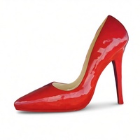 Sculpture géante personnalisée en fibre de verre de chaussures rouges à talons hauts, statue décorative pour centre commercial extérieur, ornement artistique