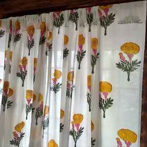 Rideau en coton fait à la main blanc avec souci jaune élégant traitement de fenêtre classique décor à la maison Accent pour vivre - Product Image 2