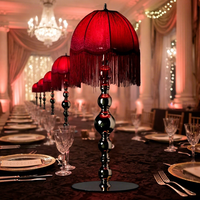 Lampe de table à pompon rouge, centre de table, support de bougie en métal doré, décoration de table de mariage, décoration de réception pour événements et fêtes